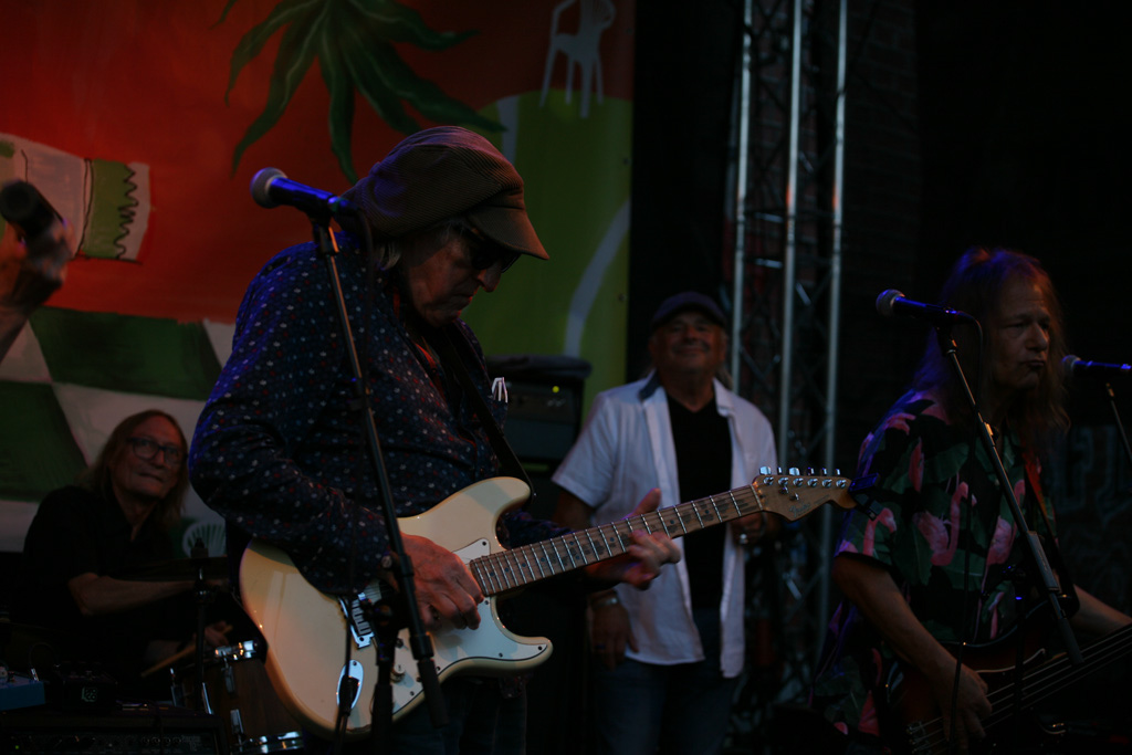 NCBrownBand_093